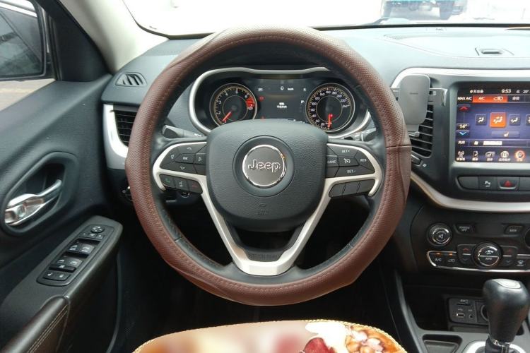 Used Jeep Cherokee 2020 2.0L Two-Wheel Drive Classic Sports Edition Steering Wheel