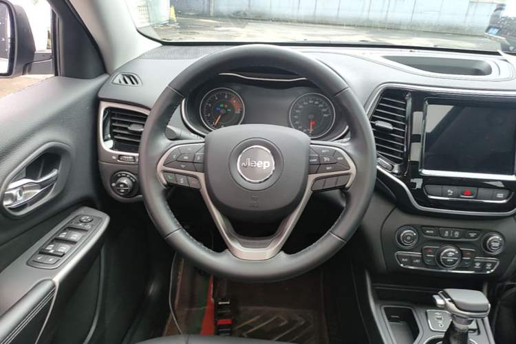 Used Jeep Cherokee 2020 2.0T Two-Wheel Drive Leading Edition Steering Wheel