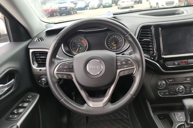 Used Jeep Cherokee 2020 2.0T Two-Wheel Drive Leading Edition Steering Wheel