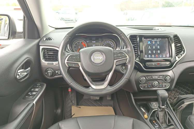 Used Jeep Cherokee 2020 2.0T Two-Wheel Drive Leading Edition Steering Wheel