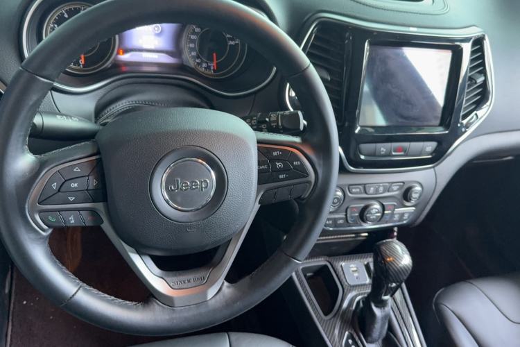 Used Jeep Cherokee 2020 2.0T Two-Wheel Drive Leading Edition Steering Wheel