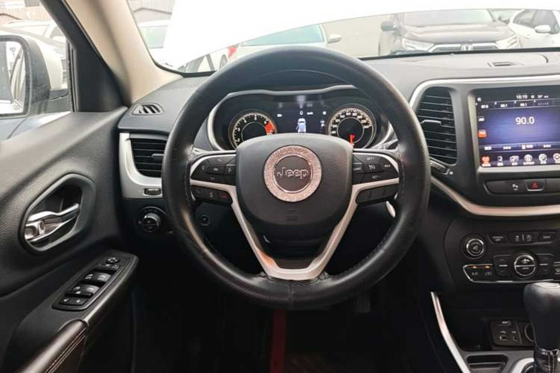 Used Jeep Cherokee 2020 2.0L Two-Wheel Drive Classic Sports Edition Steering Wheel