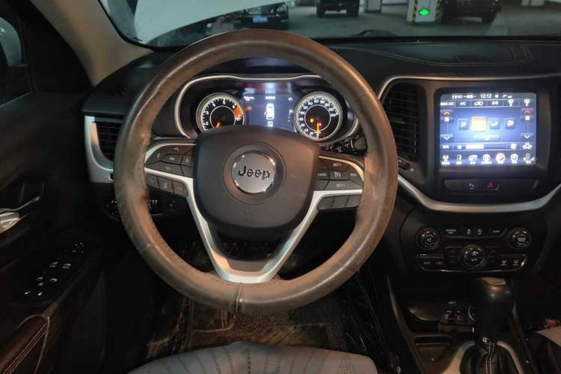 Used Jeep Cherokee 2020 2.0L Two-Wheel Drive Classic Sports Edition Steering Wheel