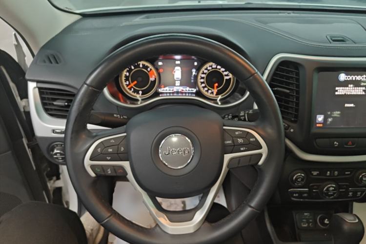 Used Jeep Cherokee 2020 2.0L Two-Wheel Drive Classic Sports Edition Steering Wheel