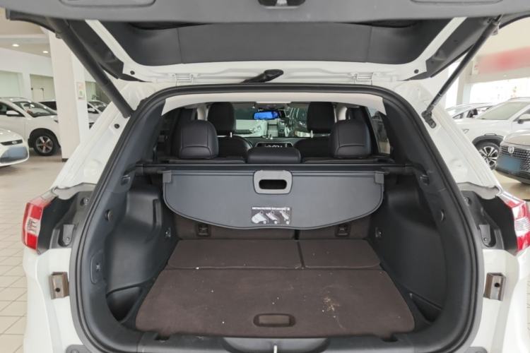 Used Jeep Cherokee 2020 2.0L Two-Wheel Drive Classic Sports Edition Trunk