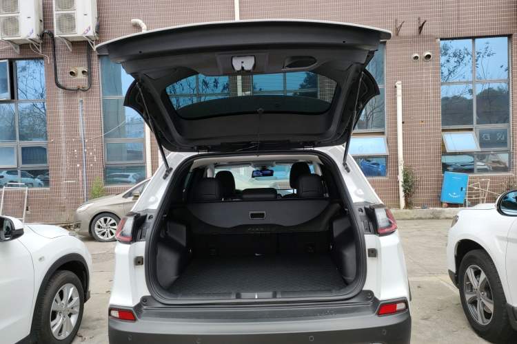 Used Jeep Cherokee 2020 2.0T Two-Wheel Drive Leading Edition Trunk
