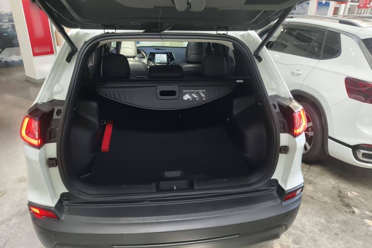 Used Jeep Cherokee 2020 2.0L Two-Wheel Drive Safety Upgrade Edition Trunk