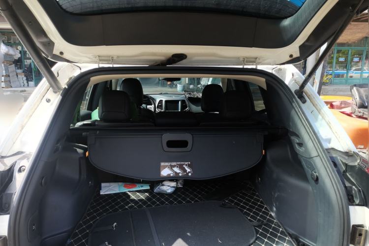 Used Jeep Cherokee 2020 2.0L Two-Wheel Drive Classic Sports Edition Trunk