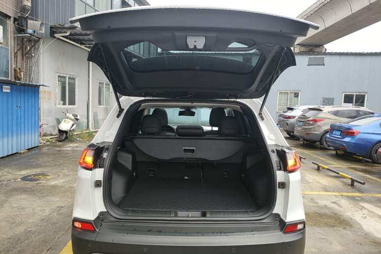 Used Jeep Cherokee 2020 2.0T Two-Wheel Drive Leading Edition Trunk