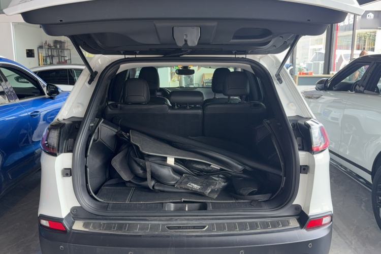 Used Jeep Cherokee 2020 2.0T Two-Wheel Drive Leading Edition Trunk