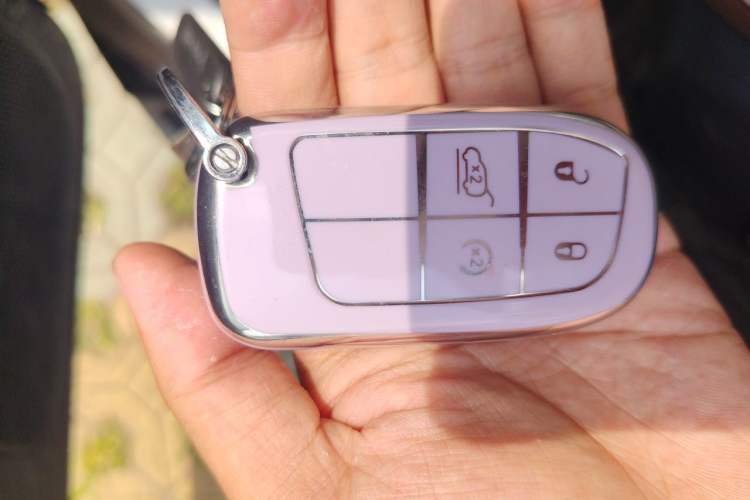 Used Jeep Cherokee 2020 2.0L Two-Wheel Drive Classic Sports Edition Vehicle Key