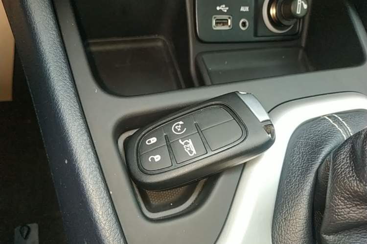 Used Jeep Cherokee 2020 2.0L Two-Wheel Drive Classic Sports Edition Vehicle Key
