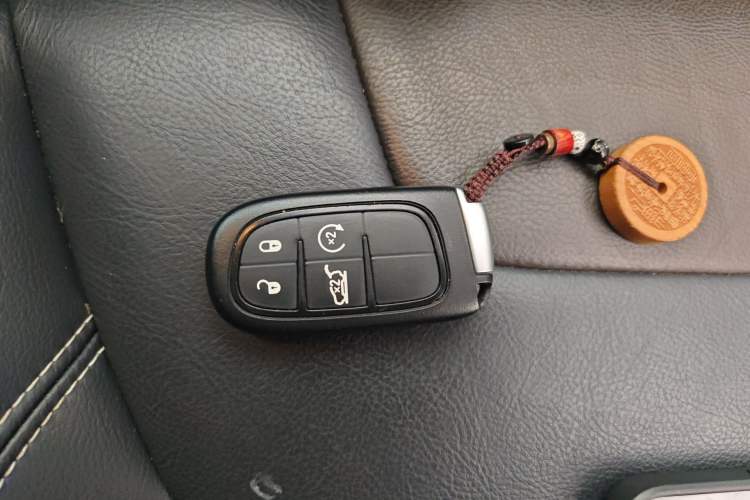 Used Jeep Cherokee 2020 2.0L Two-Wheel Drive Classic Sports Edition Vehicle Key