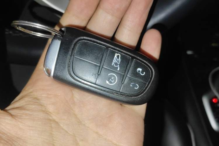 Used Jeep Cherokee 2020 2.0L Two-Wheel Drive Classic Sports Edition Vehicle Key