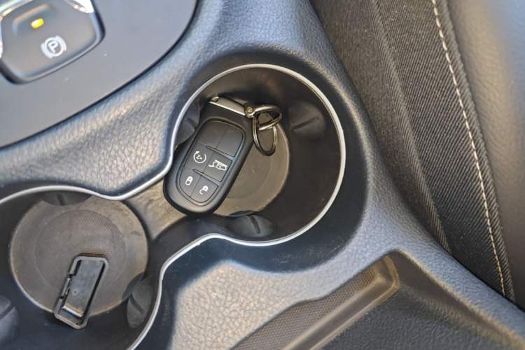 Used Jeep Cherokee 2020 2.0L Two-Wheel Drive Classic Sports Edition Vehicle Key