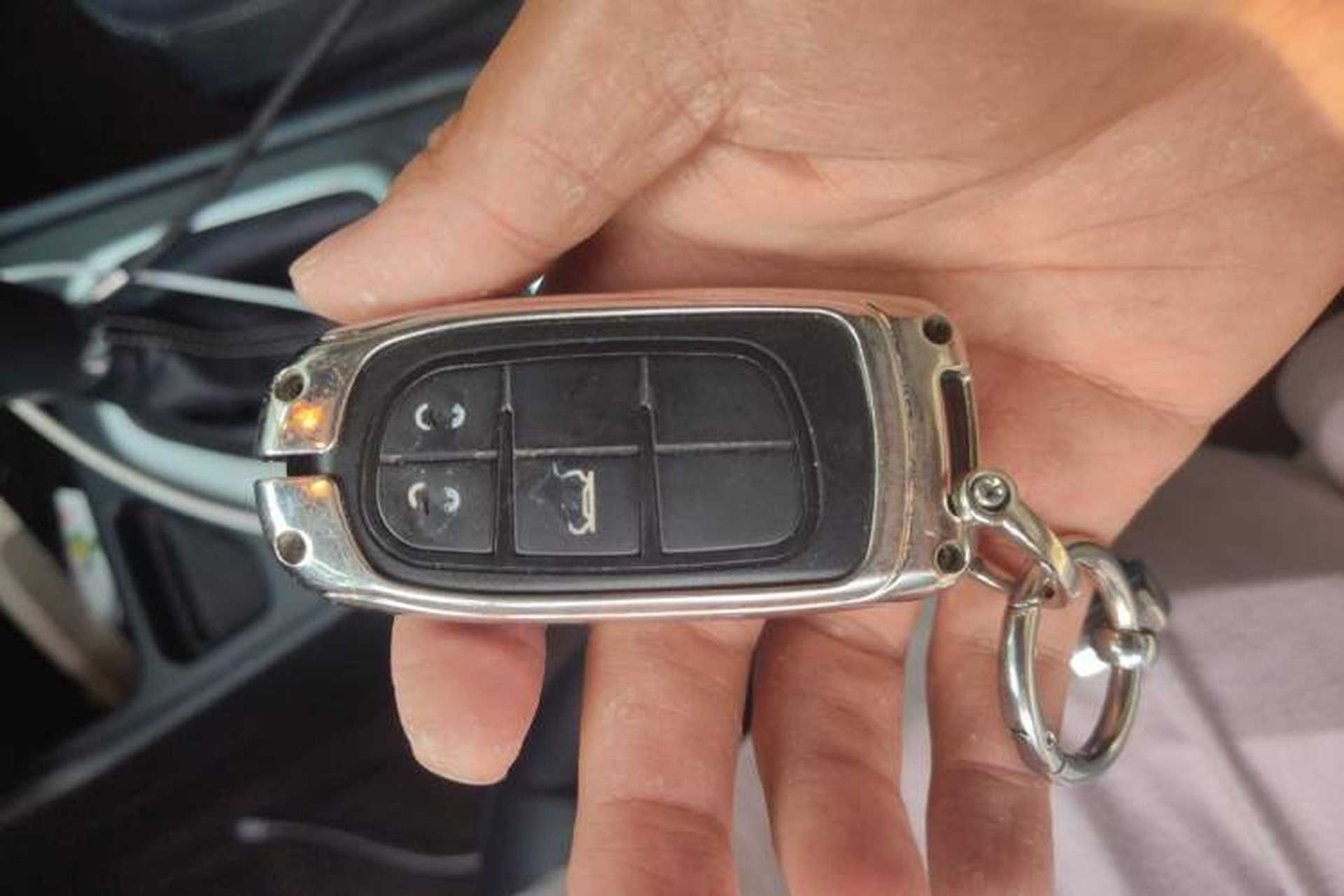 Used Jeep Cherokee 2020 2.0L Two-Wheel Drive Classic Sports Edition Vehicle Key