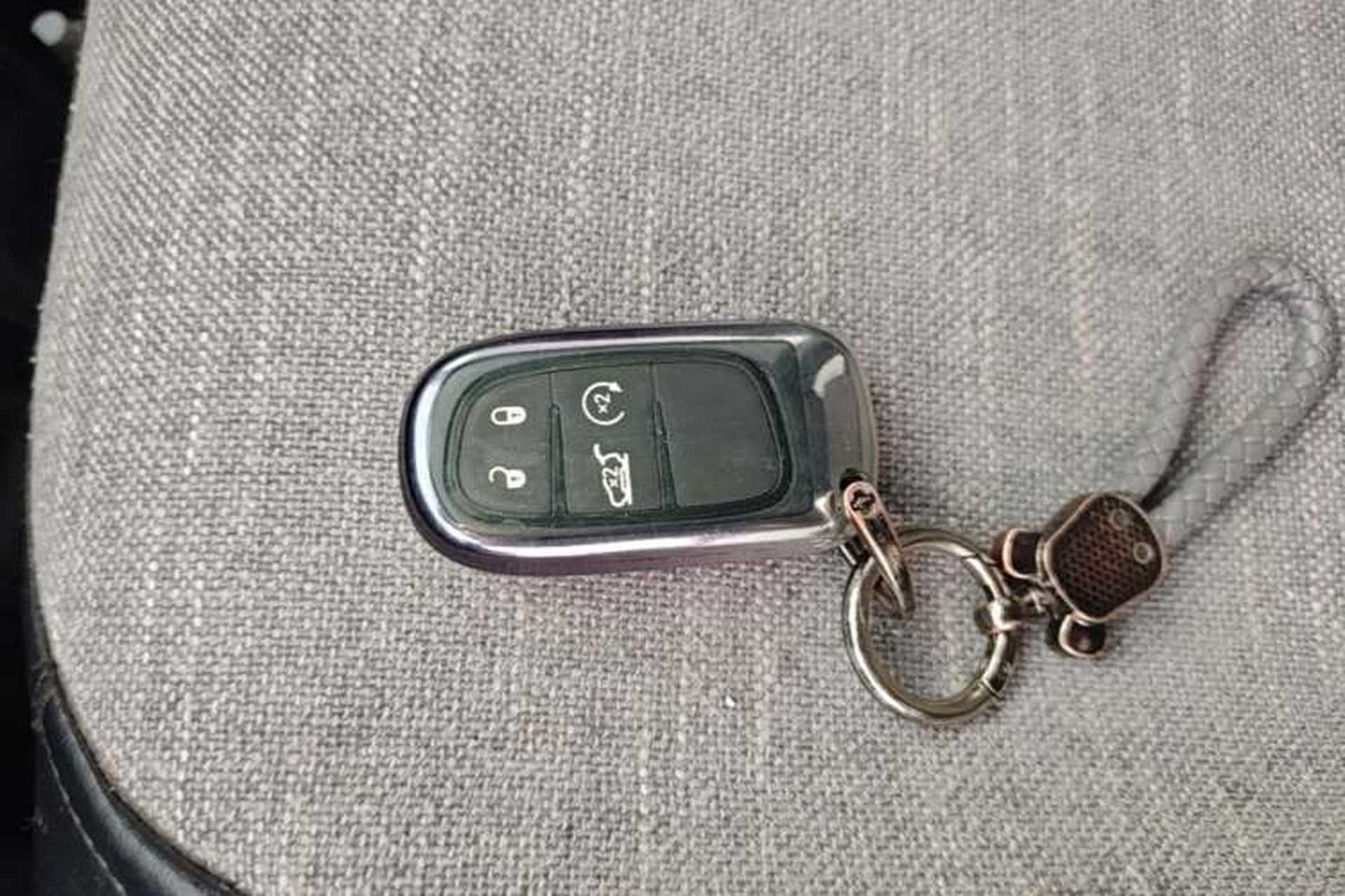 Used Jeep Cherokee 2020 2.0L Two-Wheel Drive Classic Sports Edition Vehicle Key