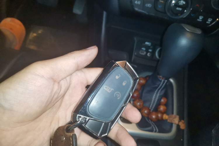 Used Jeep Cherokee 2020 2.0L Two-Wheel Drive Classic Sports Edition Vehicle Key
