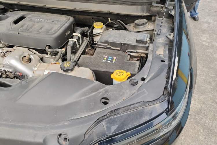 Used Jeep Cherokee 2021 2.0T Four-Wheel Drive 80th Anniversary Edition Engine Bay Left