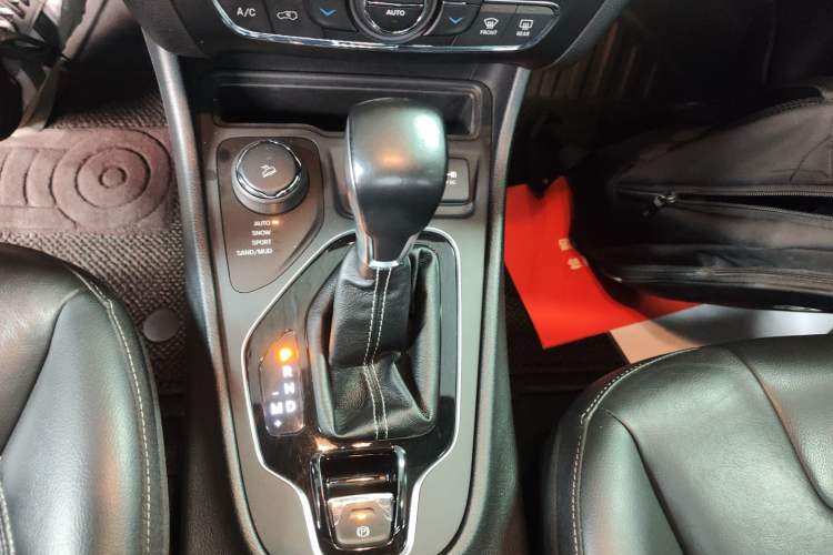 Used Jeep Cherokee 2021 2.0T Four-Wheel Drive 80th Anniversary Edition Gear Lever