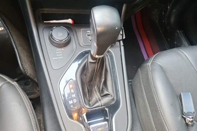 Used Jeep Cherokee 2021 2.0T Four-Wheel Drive 80th Anniversary Edition Gear Lever