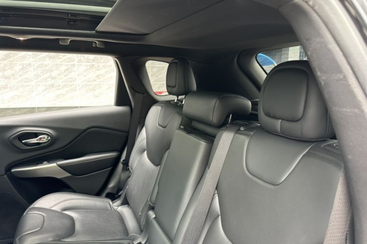 Used Jeep Cherokee 2021 2.0T Four-Wheel Drive 80th Anniversary Edition Interior 10