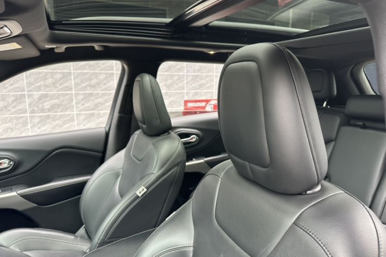 Used Jeep Cherokee 2021 2.0T Four-Wheel Drive 80th Anniversary Edition Interior 11