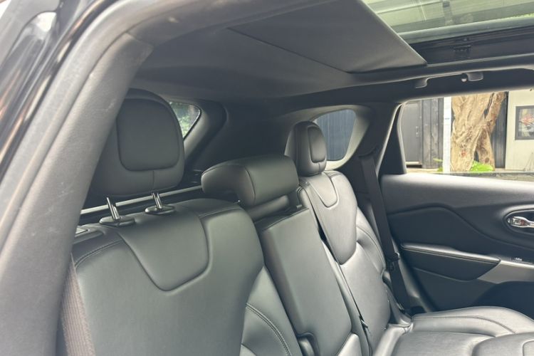 Used Jeep Cherokee 2021 2.0T Four-Wheel Drive 80th Anniversary Edition Interior 12