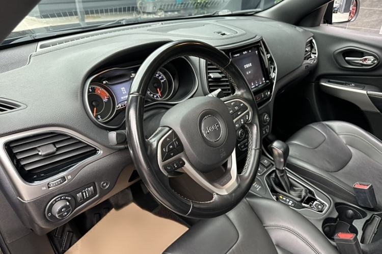 Used Jeep Cherokee 2021 2.0T Four-Wheel Drive 80th Anniversary Edition Interior 4