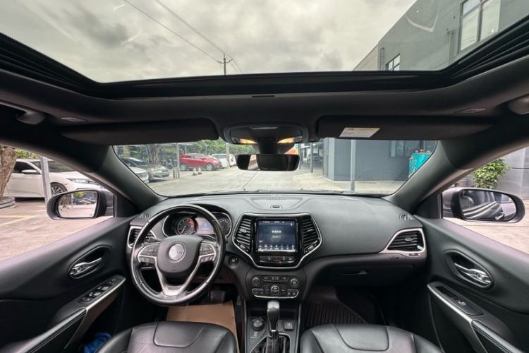 Used Jeep Cherokee 2021 2.0T Four-Wheel Drive 80th Anniversary Edition Interior 4