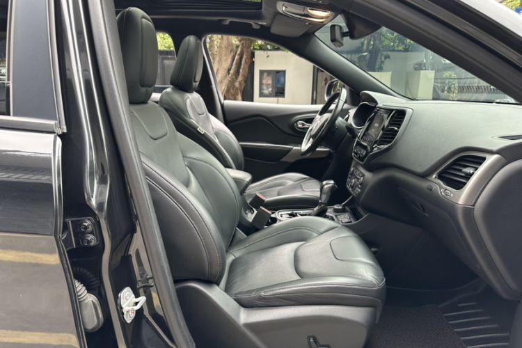 Used Jeep Cherokee 2021 2.0T Four-Wheel Drive 80th Anniversary Edition Interior 5