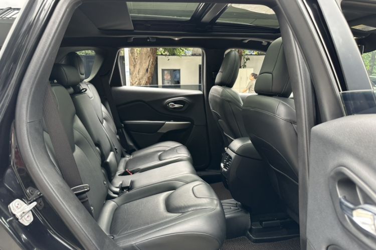 Used Jeep Cherokee 2021 2.0T Four-Wheel Drive 80th Anniversary Edition Interior 6