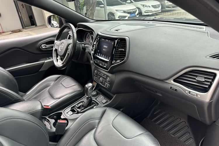 Used Jeep Cherokee 2021 2.0T Four-Wheel Drive 80th Anniversary Edition Interior 7