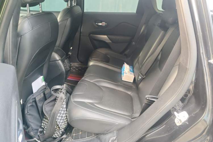 Used Jeep Cherokee 2021 2.0T Four-Wheel Drive 80th Anniversary Edition Left Rear Seat