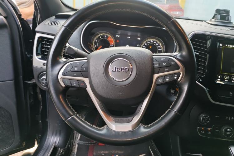 Used Jeep Cherokee 2021 2.0T Four-Wheel Drive 80th Anniversary Edition Steering Wheel