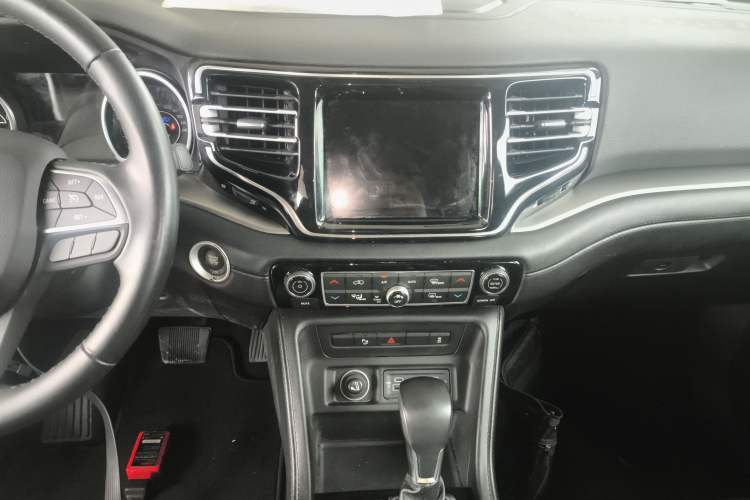Used Jeep Commander 2018 2.0T Two-Wheel Drive Enjoyment Version China VI Emission Standard Audio And AC Panel