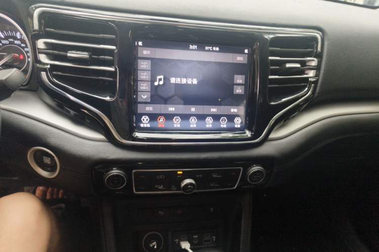 Used Jeep Commander 2018 2.0T Two-Wheel Drive Enjoyment Version China VI Emission Standard Audio And AC Panel