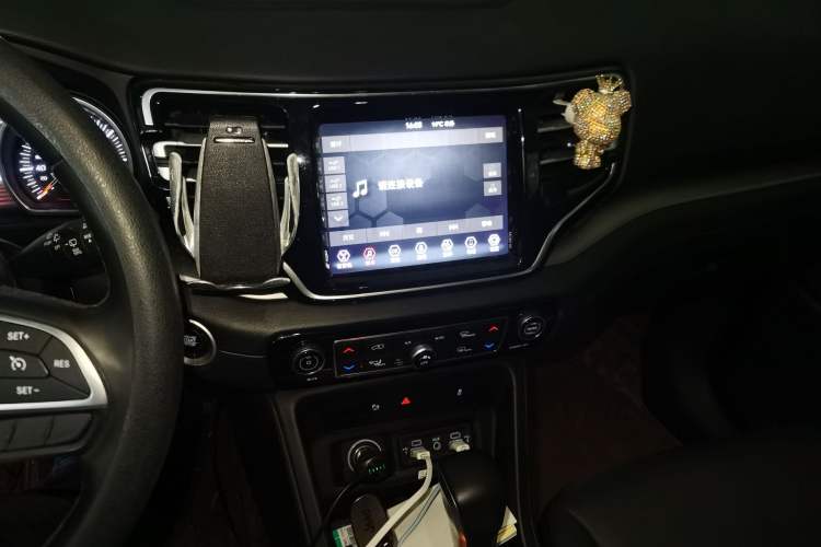 Used Jeep Commander 2018 2.0T Two-Wheel Drive Enjoyment Version China VI Emission Standard Audio And AC Panel