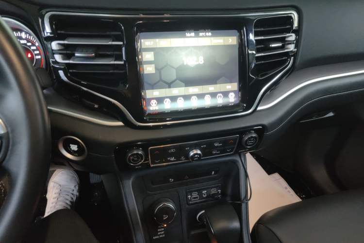 Used Jeep Commander 2018 2.0T Four-Wheel Drive Prestige Edition China V Audio And AC Panel