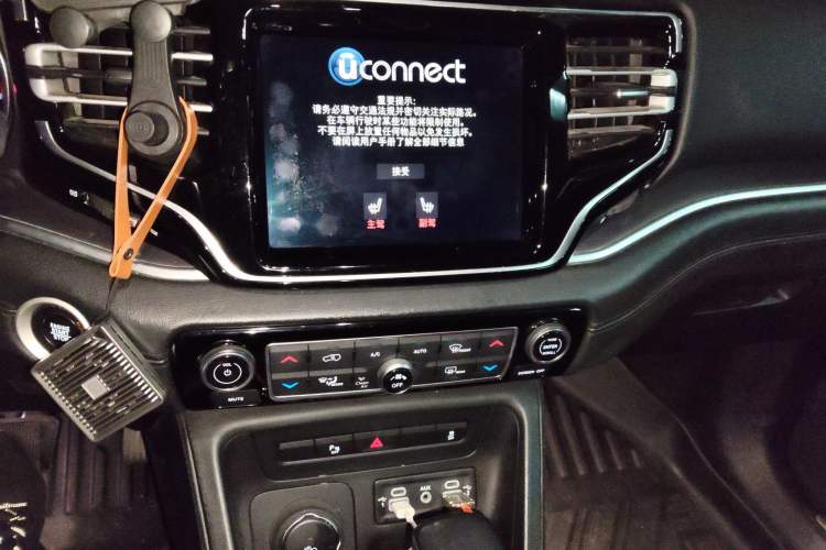 Used Jeep Commander 2018 2.0T Four-Wheel Drive Prestige Edition China V Audio And AC Panel