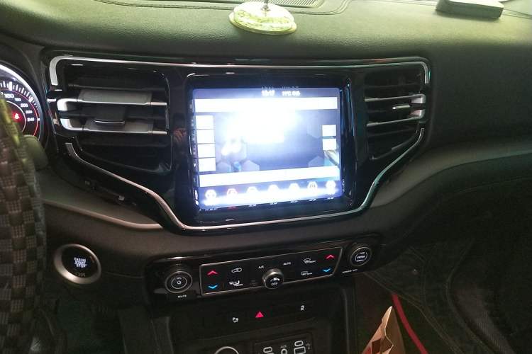 Used Jeep Commander 2018 2.0T Two-Wheel Drive Enjoyment Version China VI Emission Standard Audio And AC Panel