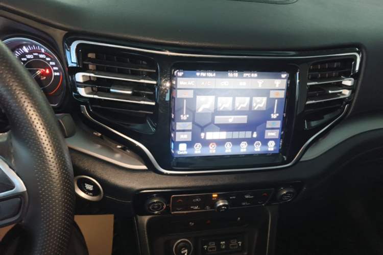 Used Jeep Commander 2018 2.0T Two-Wheel Drive Enjoy Edition China V Audio And AC Panel