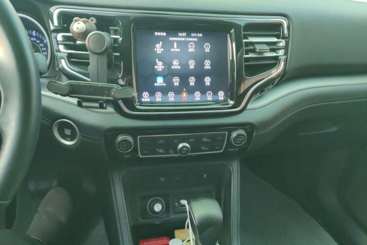 Used Jeep Commander 2018 2.0T Two-Wheel Drive Enjoy Edition China V Audio And AC Panel