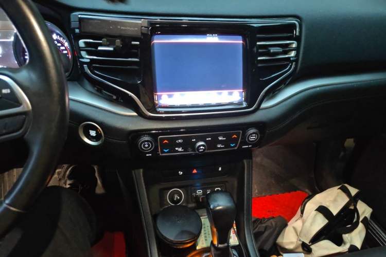 Used Jeep Commander 2018 2.0T Two-Wheel Drive Enjoyment Version China VI Emission Standard Audio And AC Panel