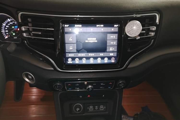 Used Jeep Commander 2018 2.0T Two-Wheel Drive Enjoy Edition China V Audio And AC Panel