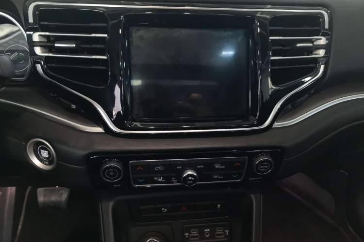 Used Jeep Commander 2018 2.0T Four-Wheel Drive Prestige Edition China V Audio And AC Panel