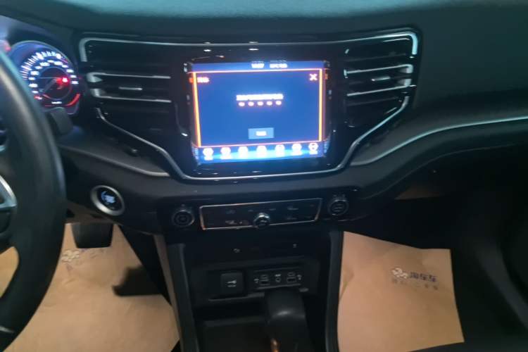 Used Jeep Commander 2018 2.0T Two-Wheel Drive Enjoyment Version China VI Emission Standard Audio And AC Panel
