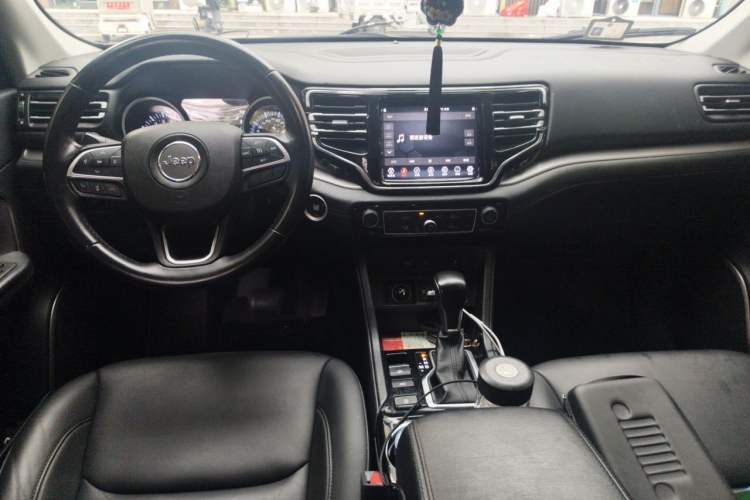 Used Jeep Commander 2018 2.0T Two-Wheel Drive Enjoyment Version China VI Emission Standard Center Console