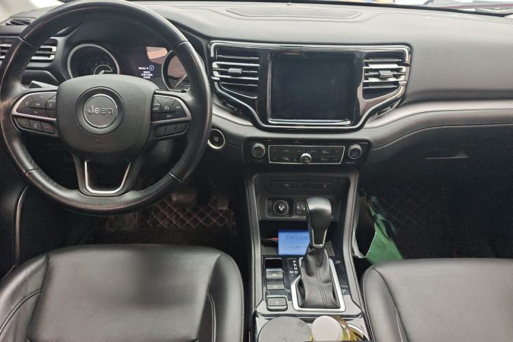 Used Jeep Commander 2018 2.0T Two-Wheel Drive Enjoyment Version China VI Emission Standard Center Console