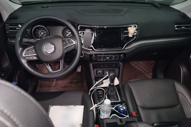 Used Jeep Commander 2018 2.0T Two-Wheel Drive Enjoyment Version China VI Emission Standard Center Console